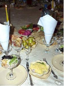 Bàn tiệc năm mới bốn phương